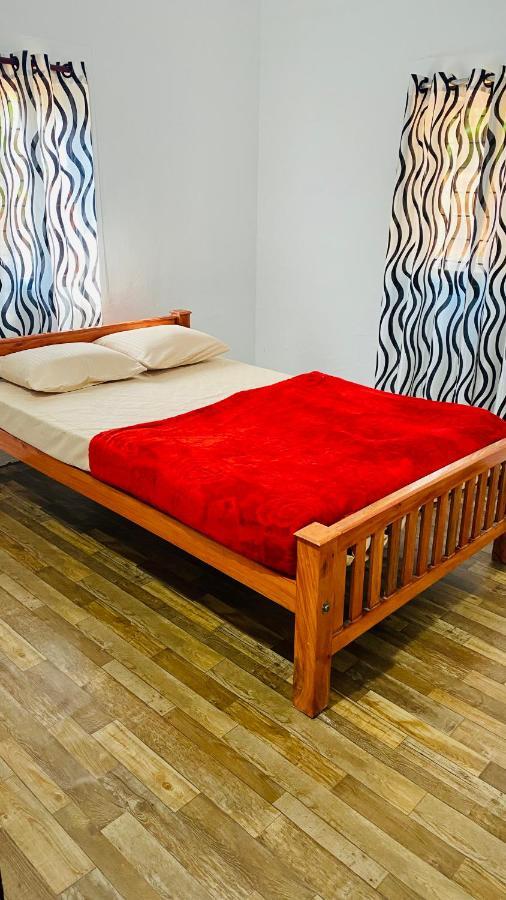 Misty Moon Home Stay Идукки Экстерьер фото